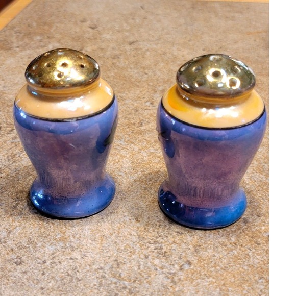 Vintage Hand Painted Ceramic Salt Pepper Shakers Made in Japan Floral Design - Picture 3 of 8